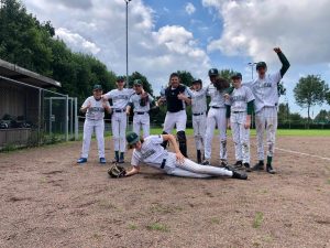 TWEE KAMPIOENSCHAPPEN VOOR HONKBALLERS GREEN HEARTS